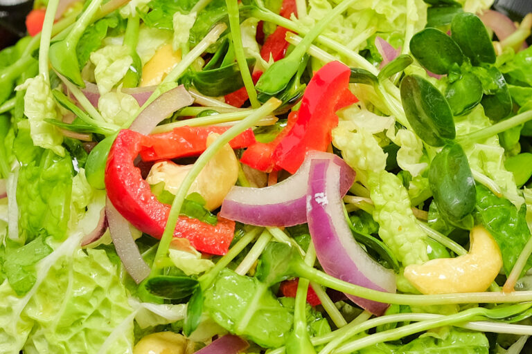 Салат з мікрозелені соняшника